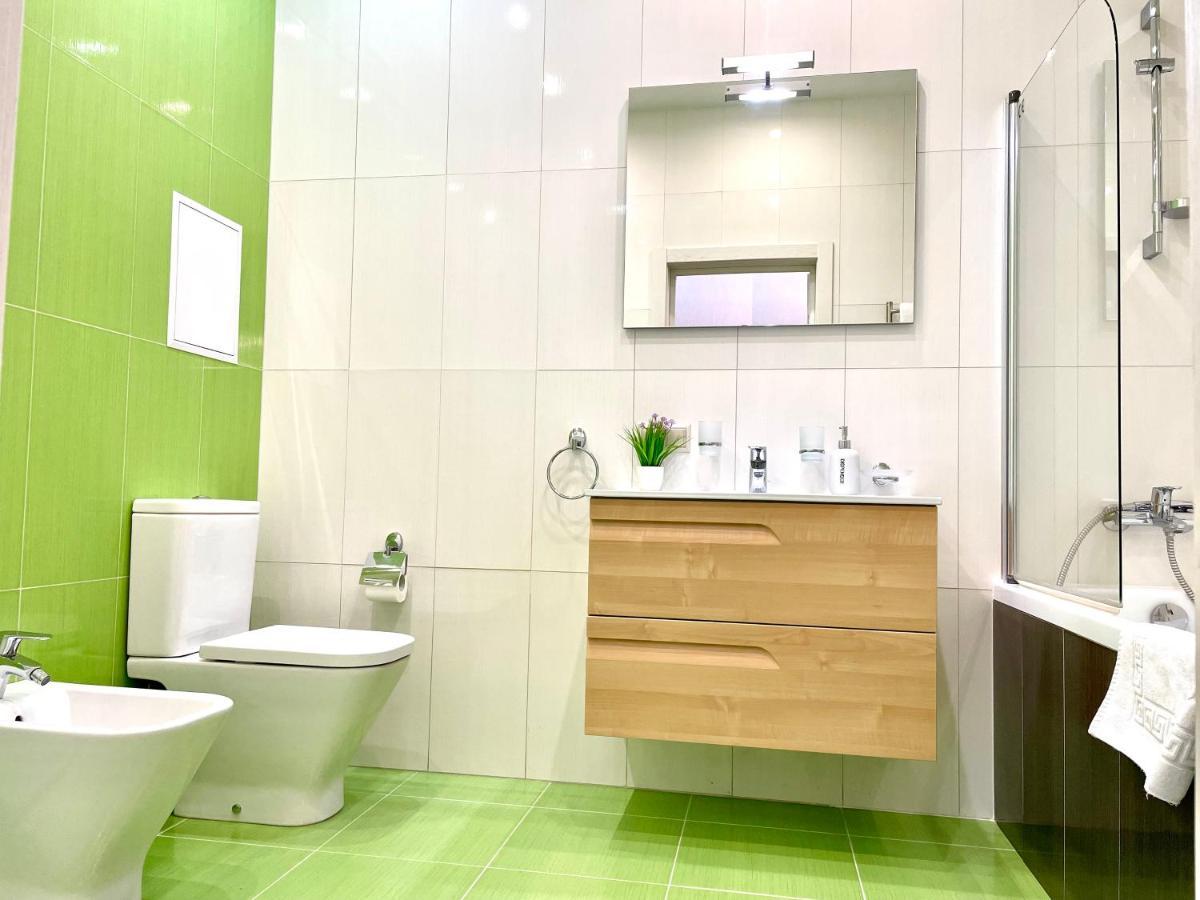 Navit Luxury Apartments With Breakfast Near The Railway Station, The City Center And The Park Киев Экстерьер фото