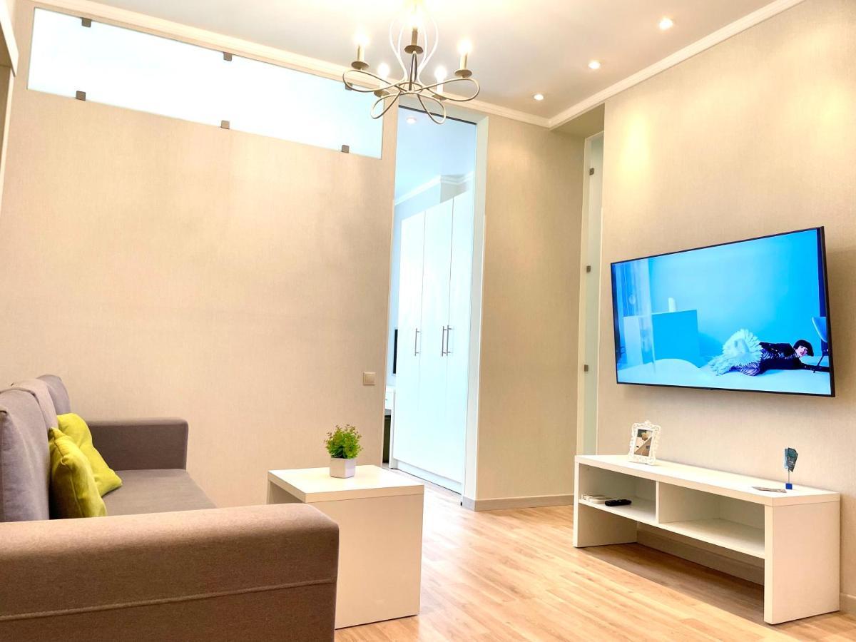 Navit Luxury Apartments With Breakfast Near The Railway Station, The City Center And The Park Киев Экстерьер фото